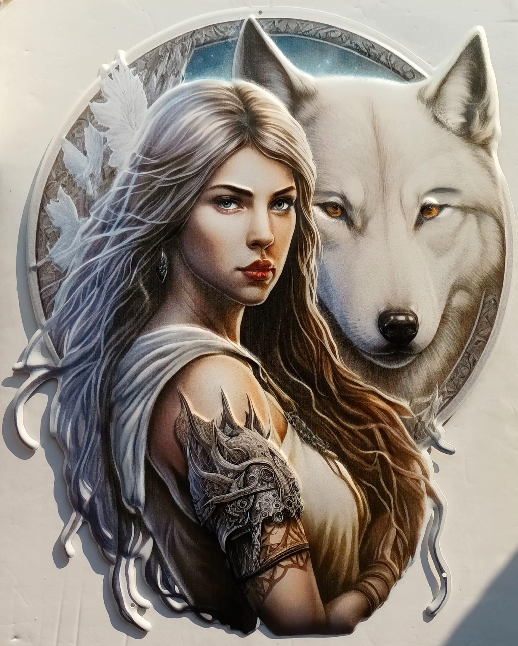 plaque metal fantasy femme et loup tattoo